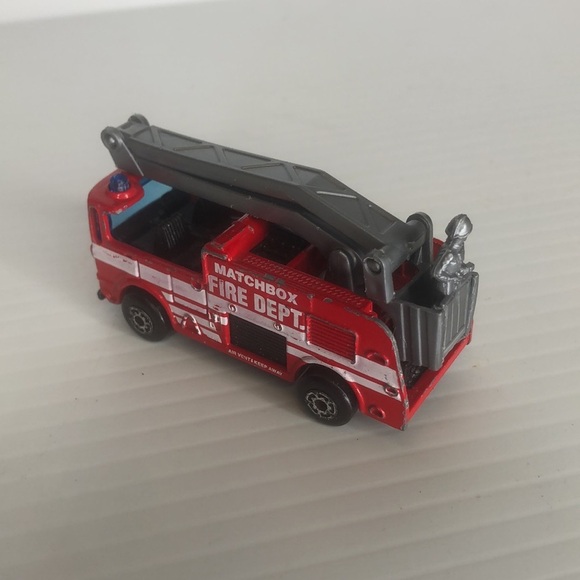 Matchbox 1981 Mattel Firetruck with Snorkel for fire rescue. Made in China - Picture 3 of 8